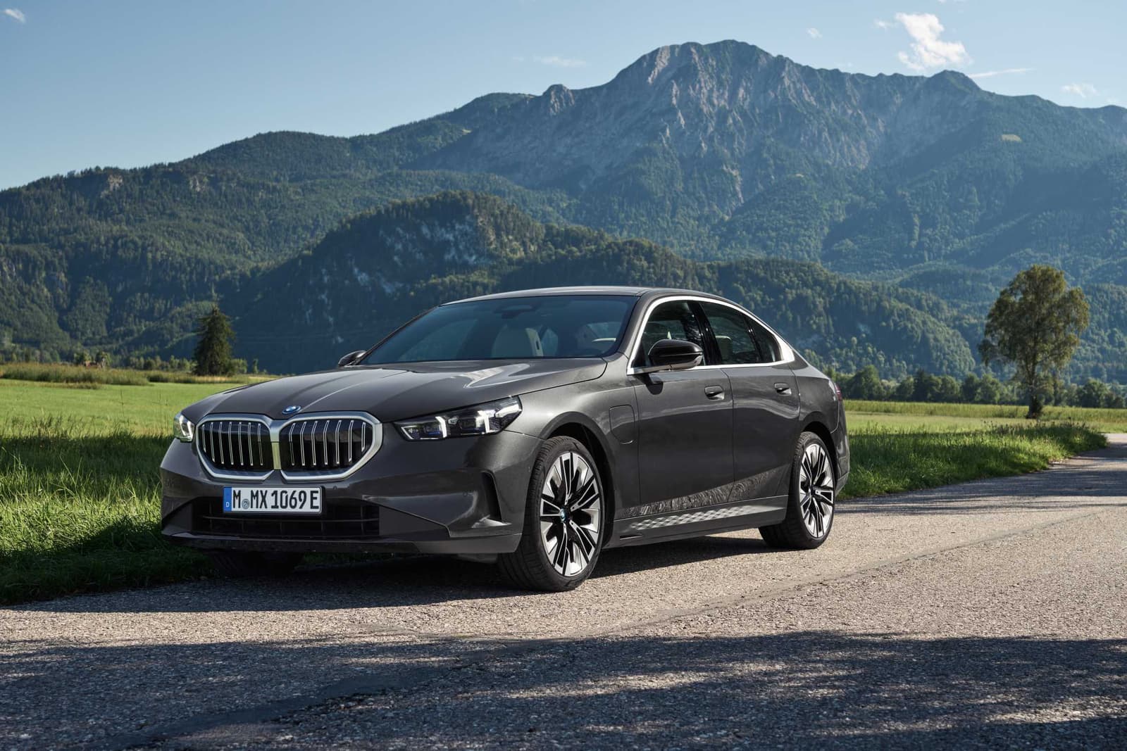 2027 BMW 530e and 550e xDrive: Up to 483 hp, 103 km EV, From EUR 66,700