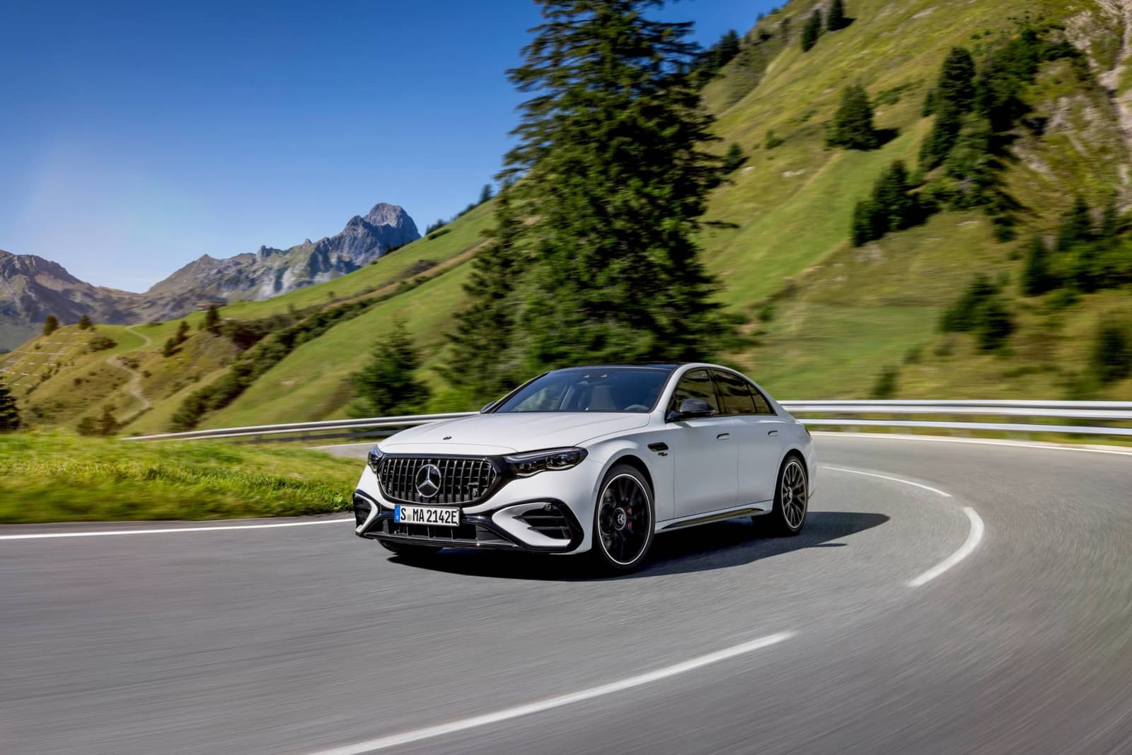 2027 Mercedes-Benz E-Class PHEV: 309 to 577 hp, Up to 106 km Electric