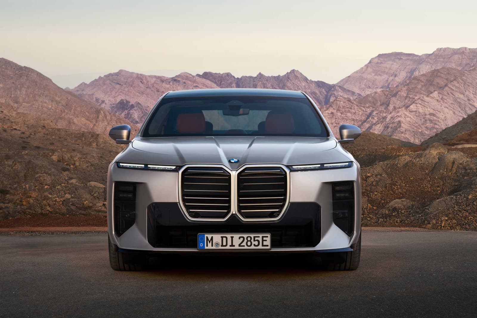 2027 BMW i7: Up to 727 km WLTP, 250 kW Charging, Up to 671 hp