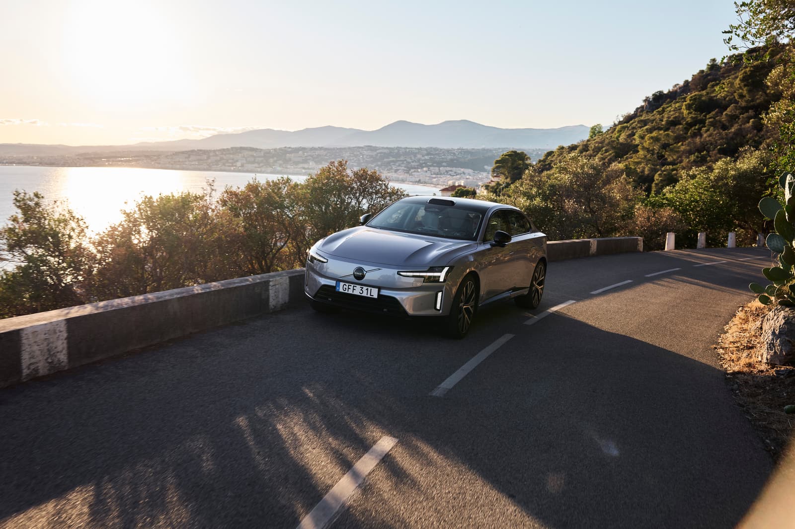 2027 Volvo ES90: Up to 671 hp, 702 km WLTP, From €71,490