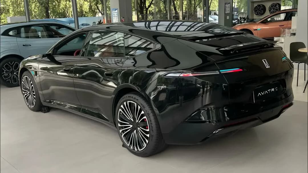 2026 AVATR 12 REV: 310 hp Range-Extender Liftback With 1,270 km Range
