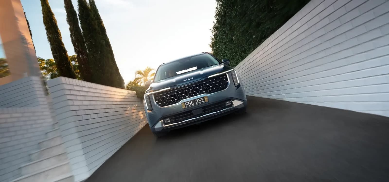 2027 Kia Carnival Hybrid: 241 hp, 33 mpg Combined, From $41,490 - View 2