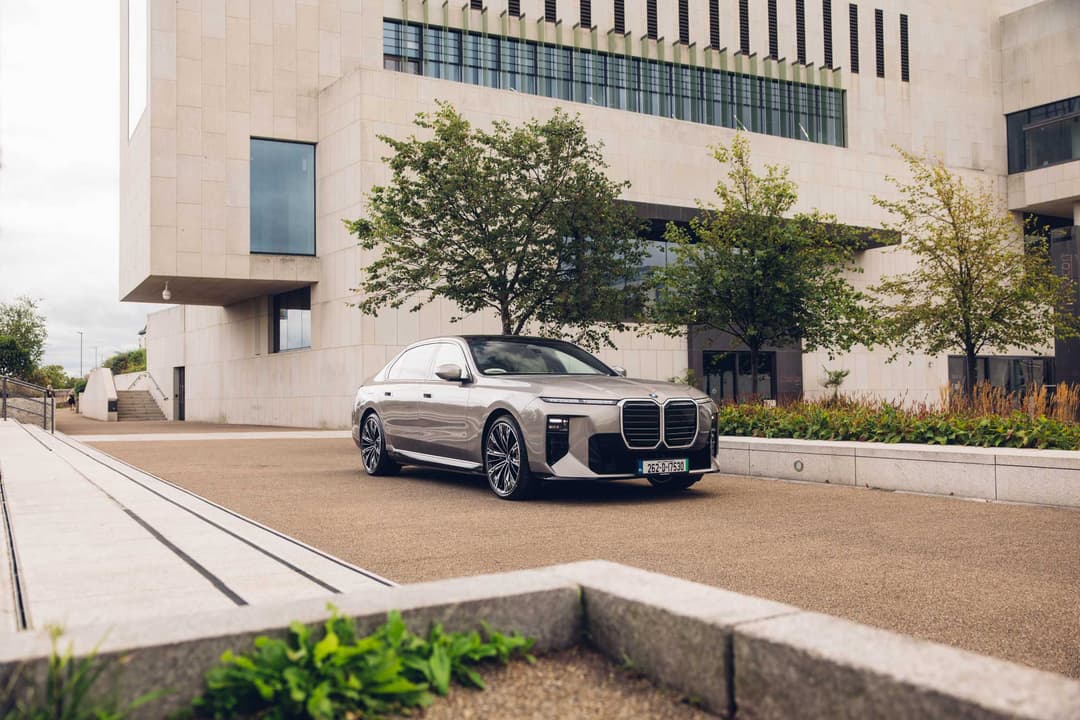 2027 BMW i7: Up to 727 km WLTP, 250 kW Charging, Up to 671 hp