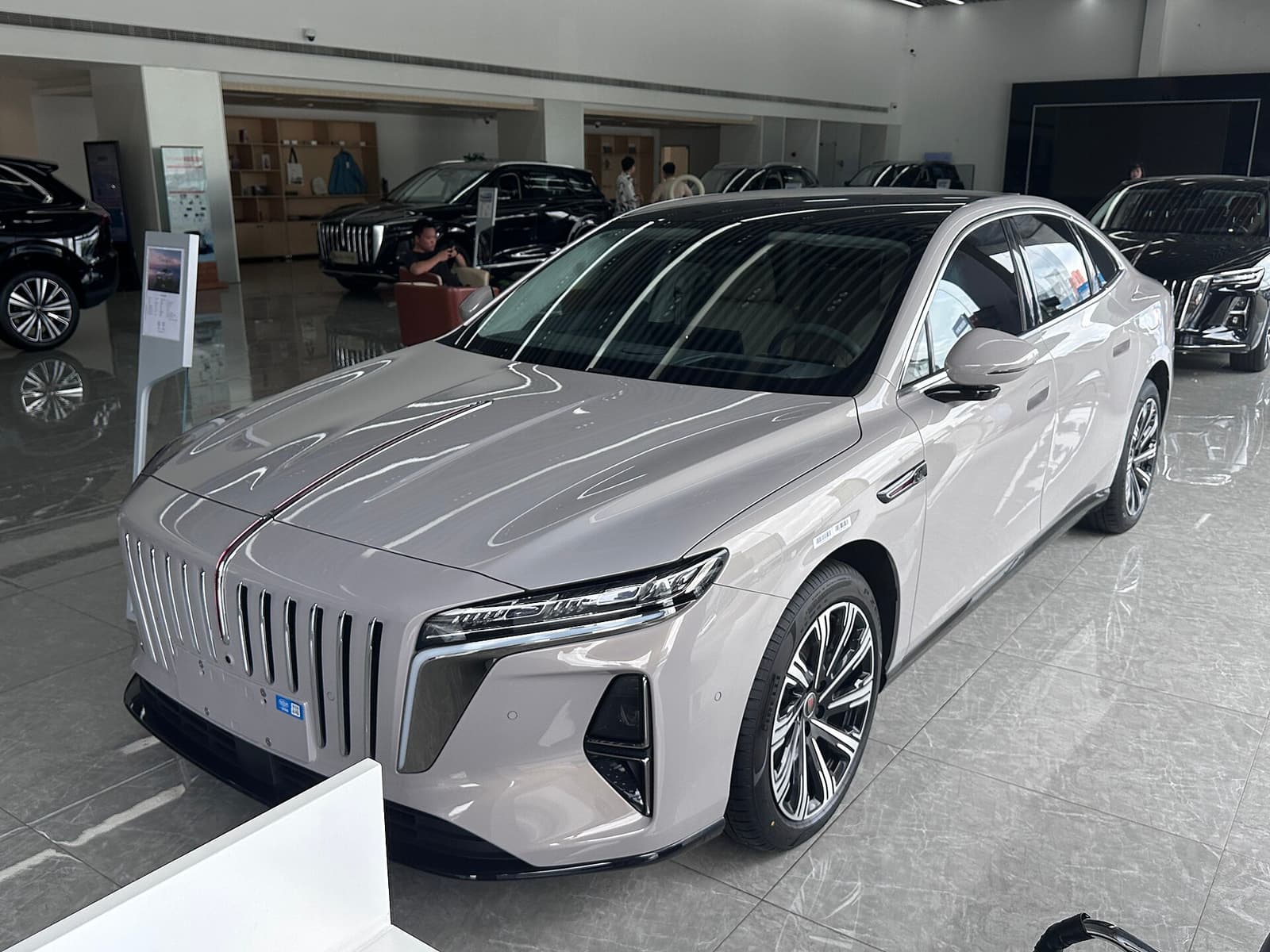 Hongqi H7
