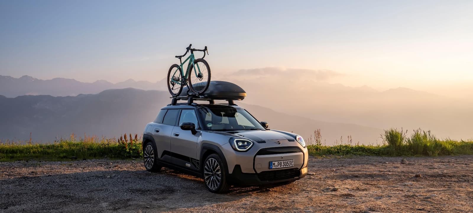 2026 MINI Aceman SE: Ocean Wave Green Launch, 218 HP, 405km Range - View 2