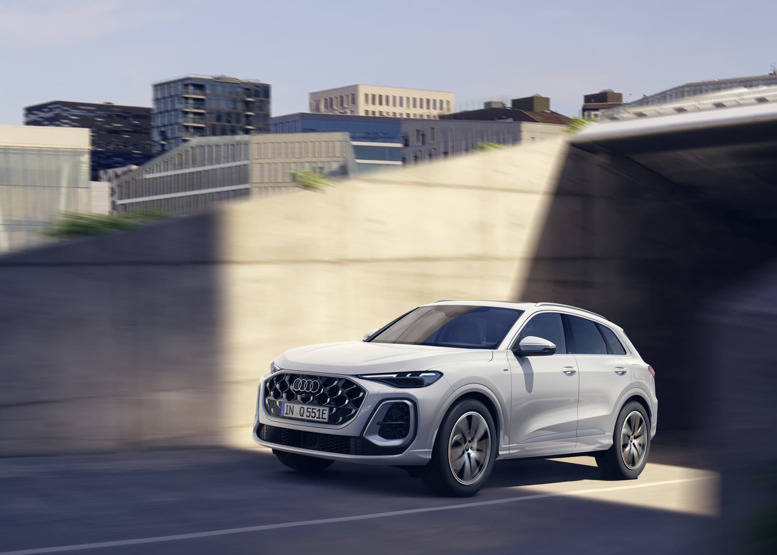 2027 Audi Q5 e-hybrid: 220-270 kW PHEV, Up to 107 km EV, From EUR 65,500 - View 2