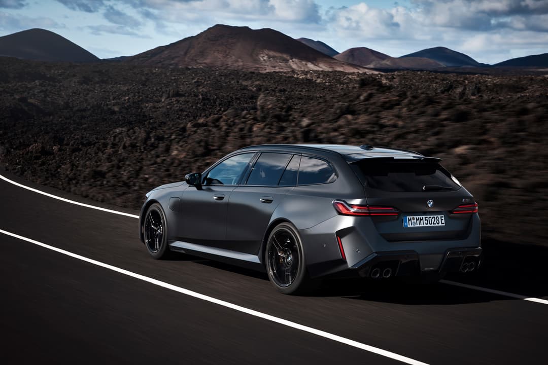 2026 BMW M5: 717 hp Plug-In Hybrid V8, 68 km Electric, From EUR 145,200