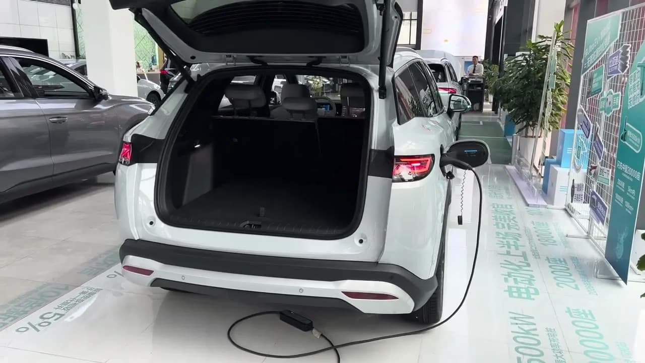 2026 BYD Song Ultra DM-i: 1,845 km Combined Range SUV From $19,200 - View 3