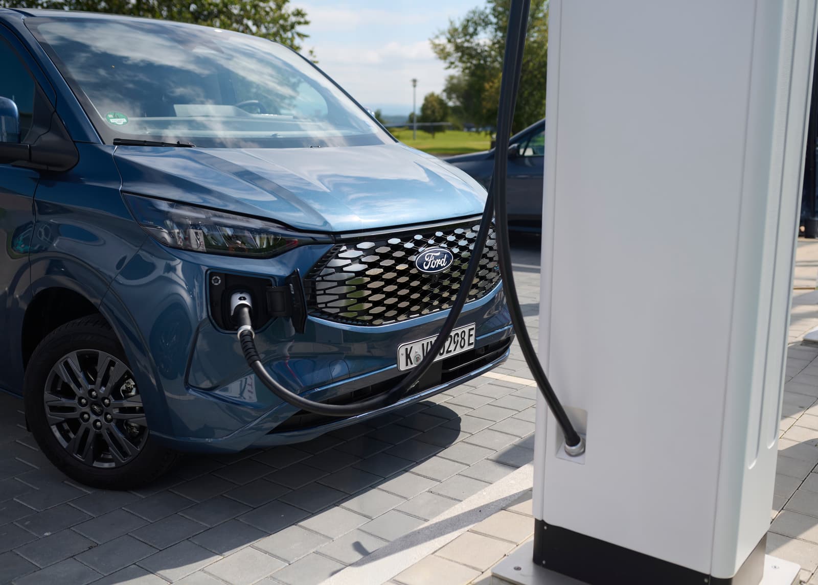 2026 Ford E-Transit Custom: 71 kWh, Up to 373 km WLTP, AWD