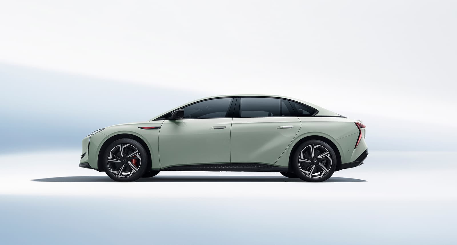 2026 Hongqi EH7 and EHS7: Up to 610 hp, 655 km WLTP, 250 kW Charging - View 3