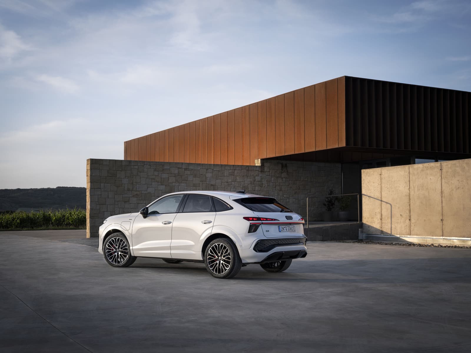 2027 Audi Q3 e-hybrid: MY27 Refresh Adds New Passenger Display, More Standard Tech - View 3