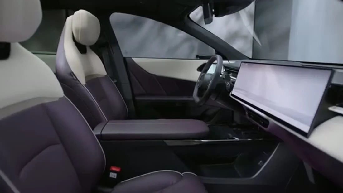 Mazda CX-6e: A Sleek 258-HP Electric SUV With Up To 484 km Range And A 26-Inch Display - View 3
