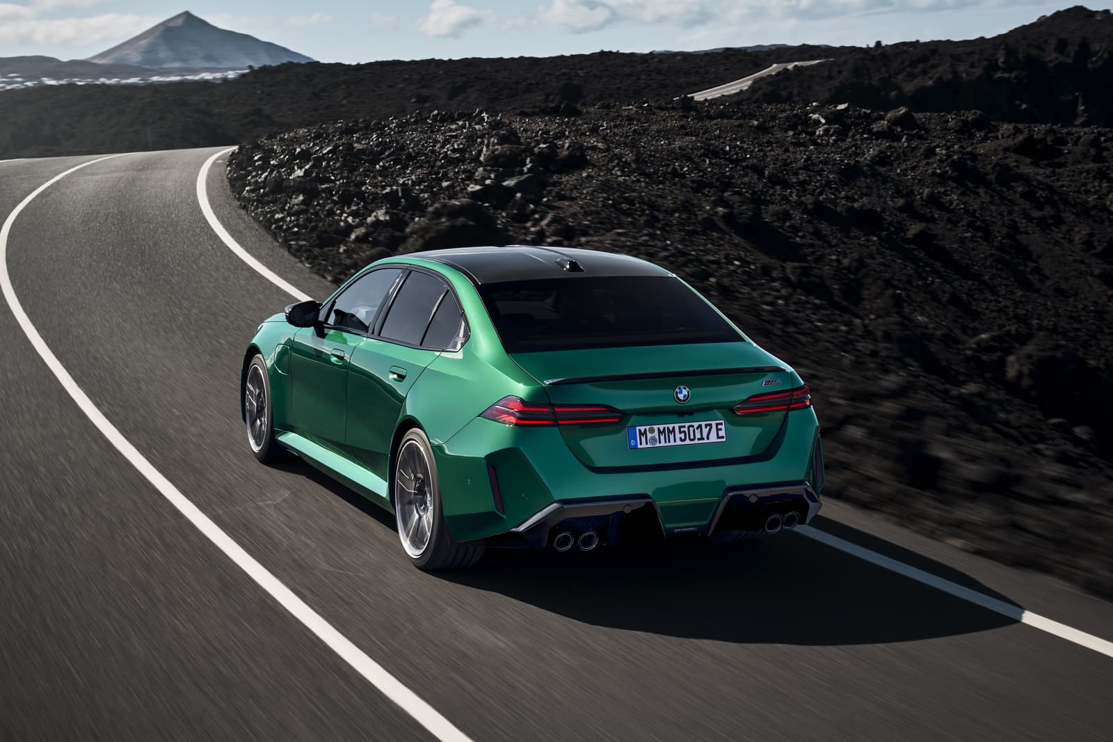 2026 BMW M5: 717 hp Plug-In Hybrid V8, 68 km Electric, From EUR 145,200 - View 3