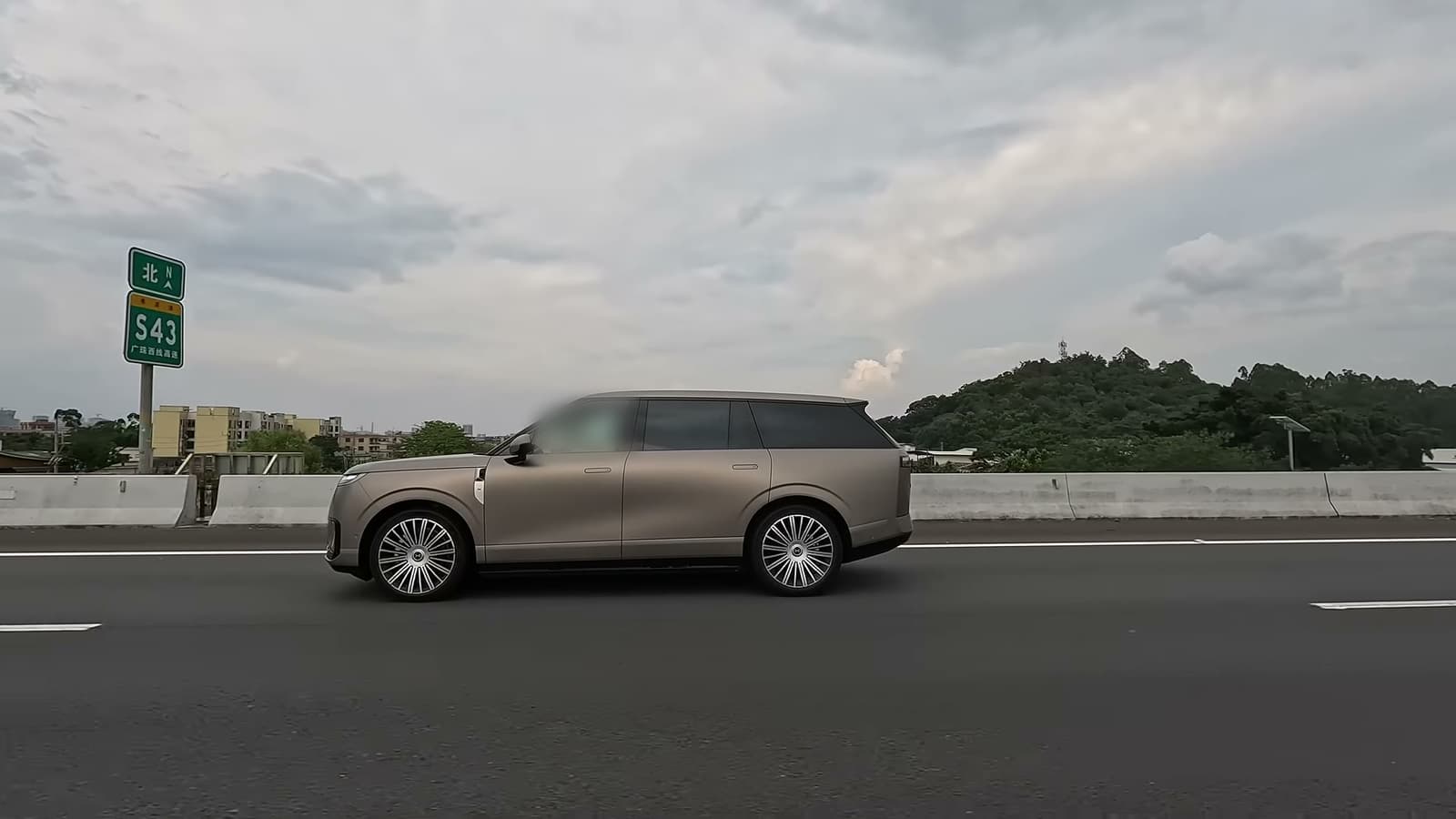 2026 XPeng GX Road Test: Six-Seater With Steer-by-Wire on the Flagship, Up to 1,585 km, From $42,000 - View 3