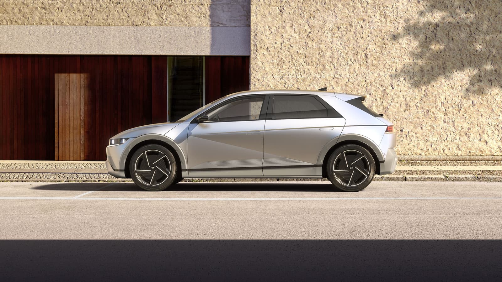 2027 Hyundai Ioniq 5: Up to 570 km WLTP, 260 kW Charging, From EUR 45,750 - View 3