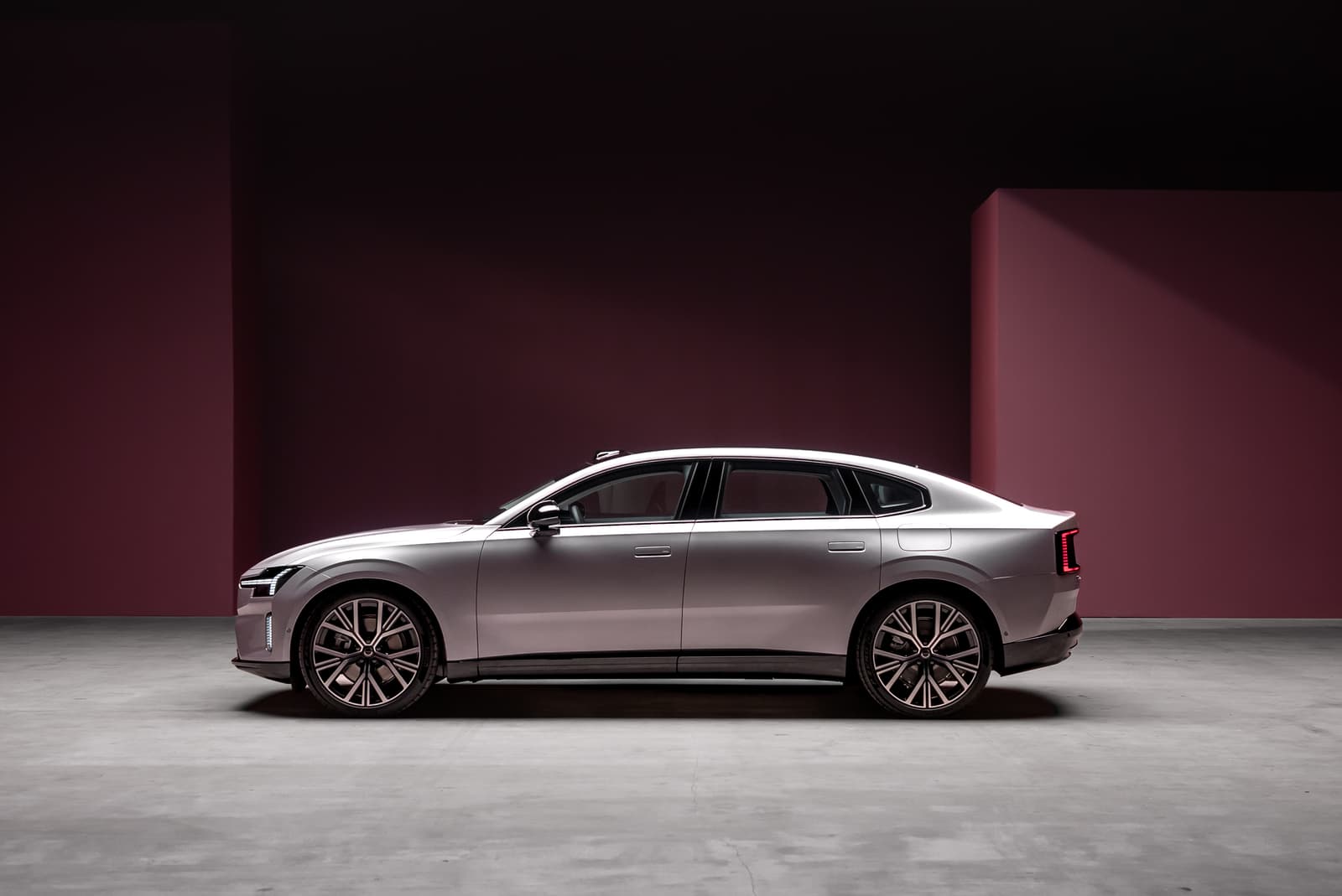 2027 Volvo ES90: Up to 671 hp, 702 km WLTP, From €71,490 - View 3