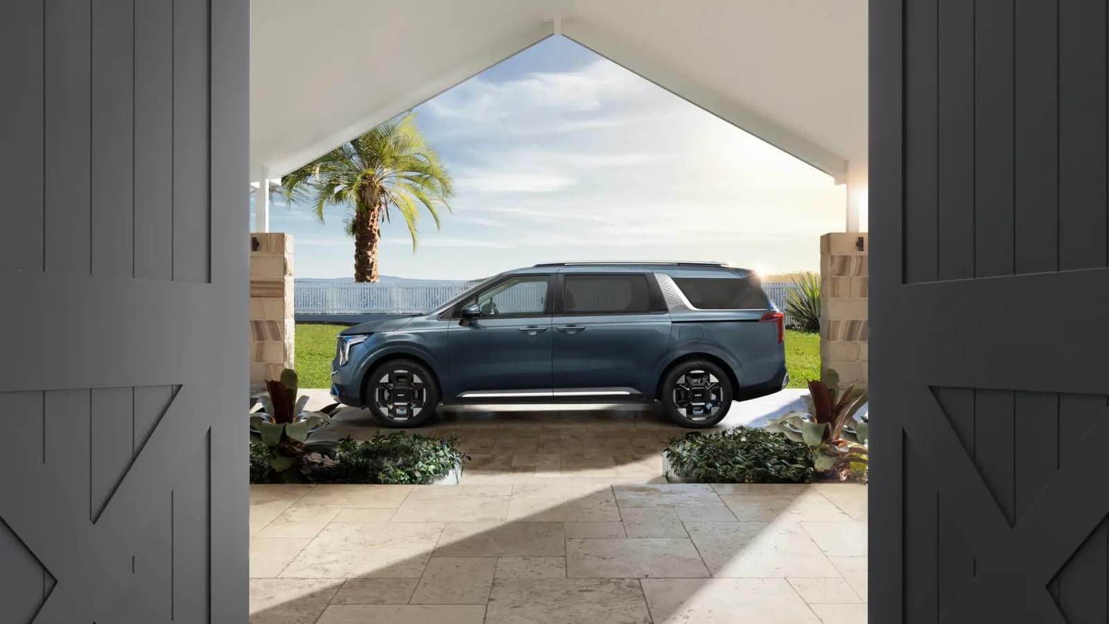 2027 Kia Carnival Hybrid: 241 hp, 33 mpg Combined, From $41,490 - View 3