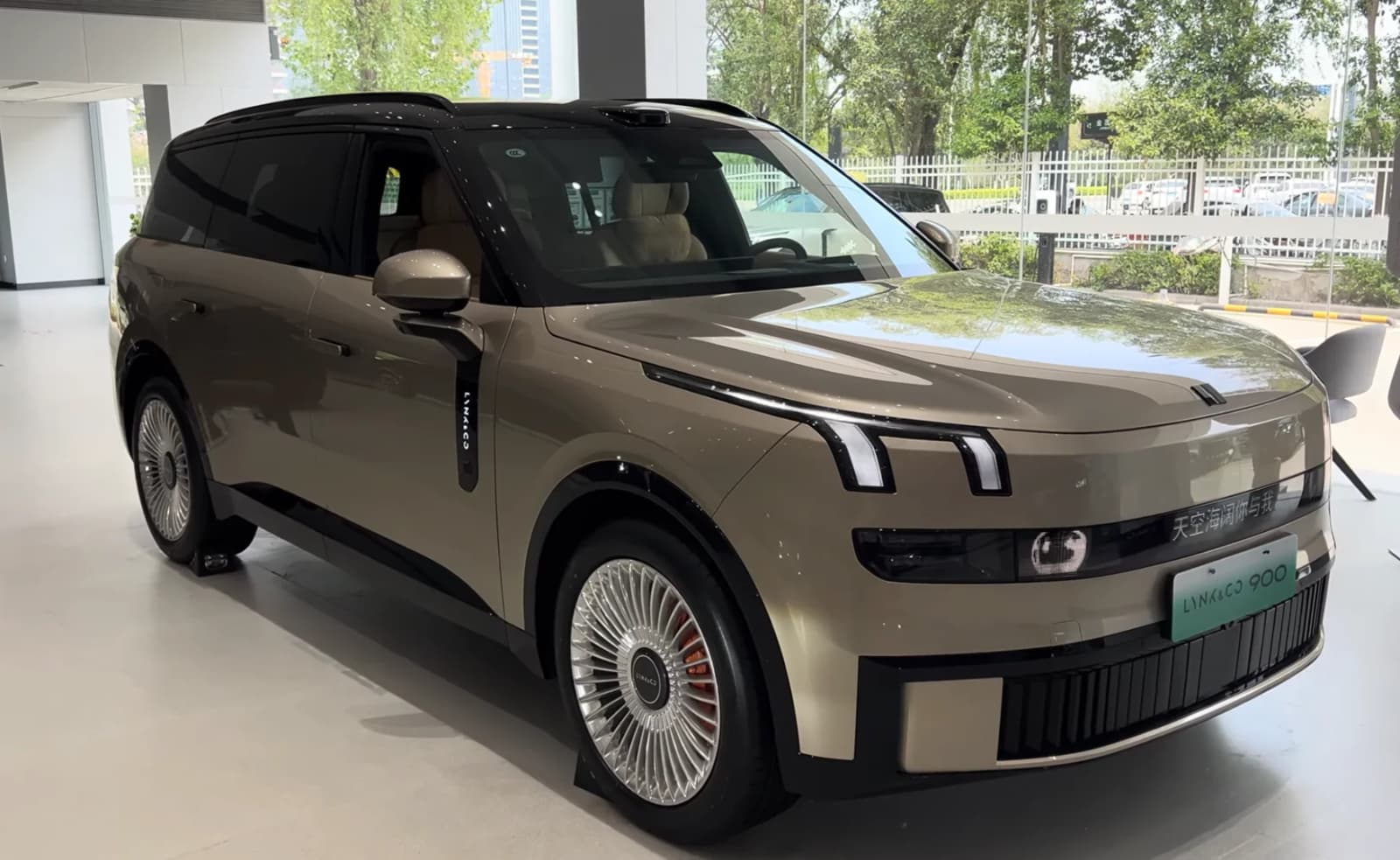 Lynk & Co 900 EM-P