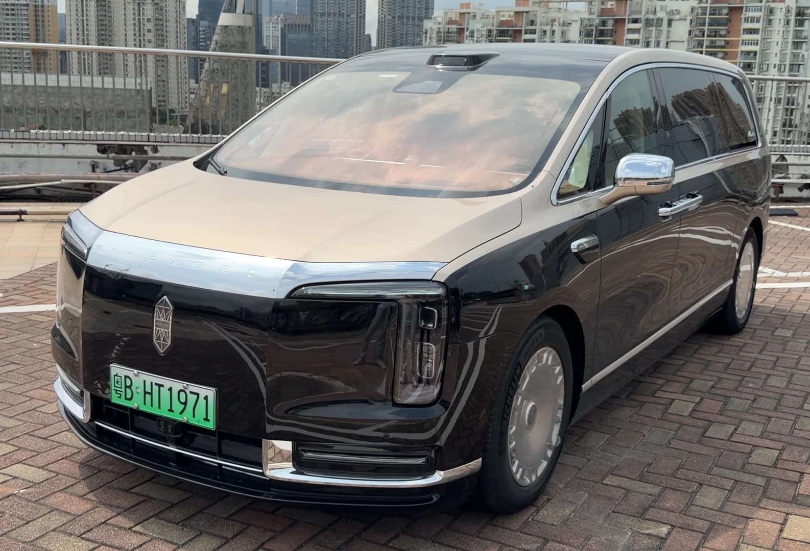 2026 Maextro V800: Huawei's $112,800 Ultra-Luxury MPV Has a Coffee Machine
