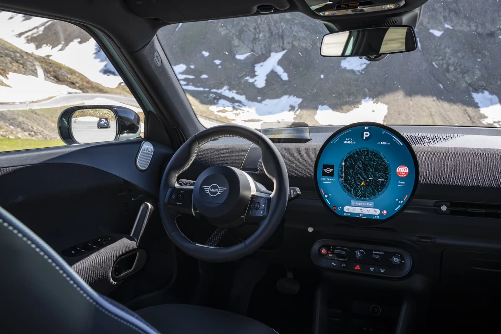 2026 MINI Aceman SE: Ocean Wave Green Launch, 218 HP, 405km Range