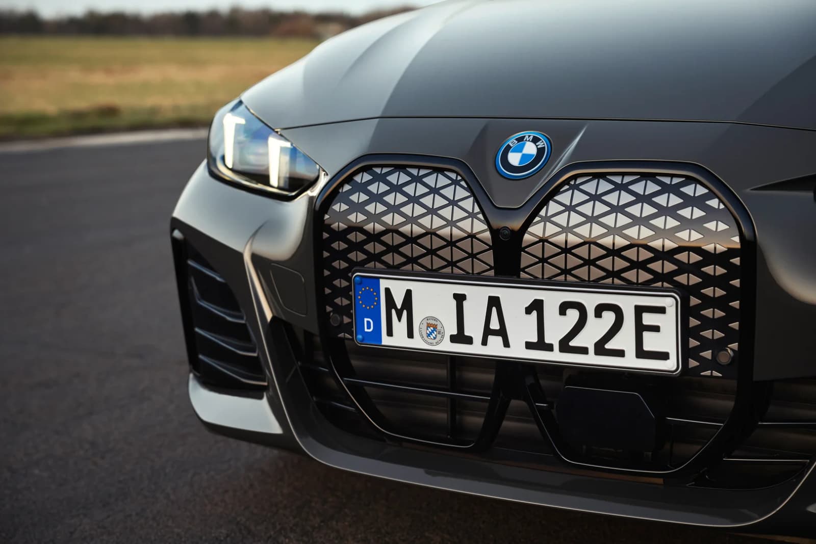 2026 BMW i4: Up to 593 hp, 613 km WLTP, 205 kW Charging