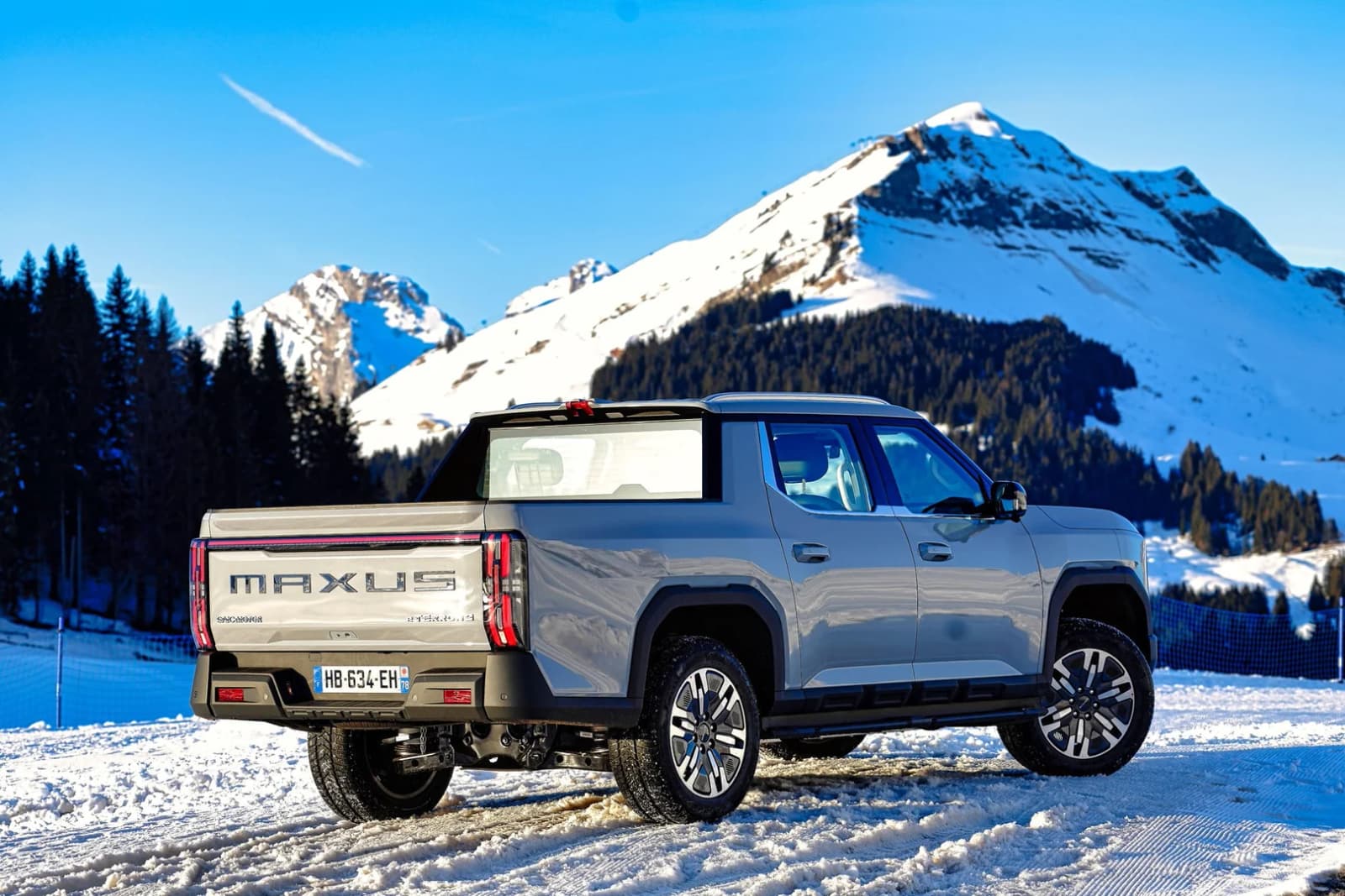 2026 Maxus eTerron 9: 436 hp Electric 4x4 Pickup, 430 km WLTP - View 2