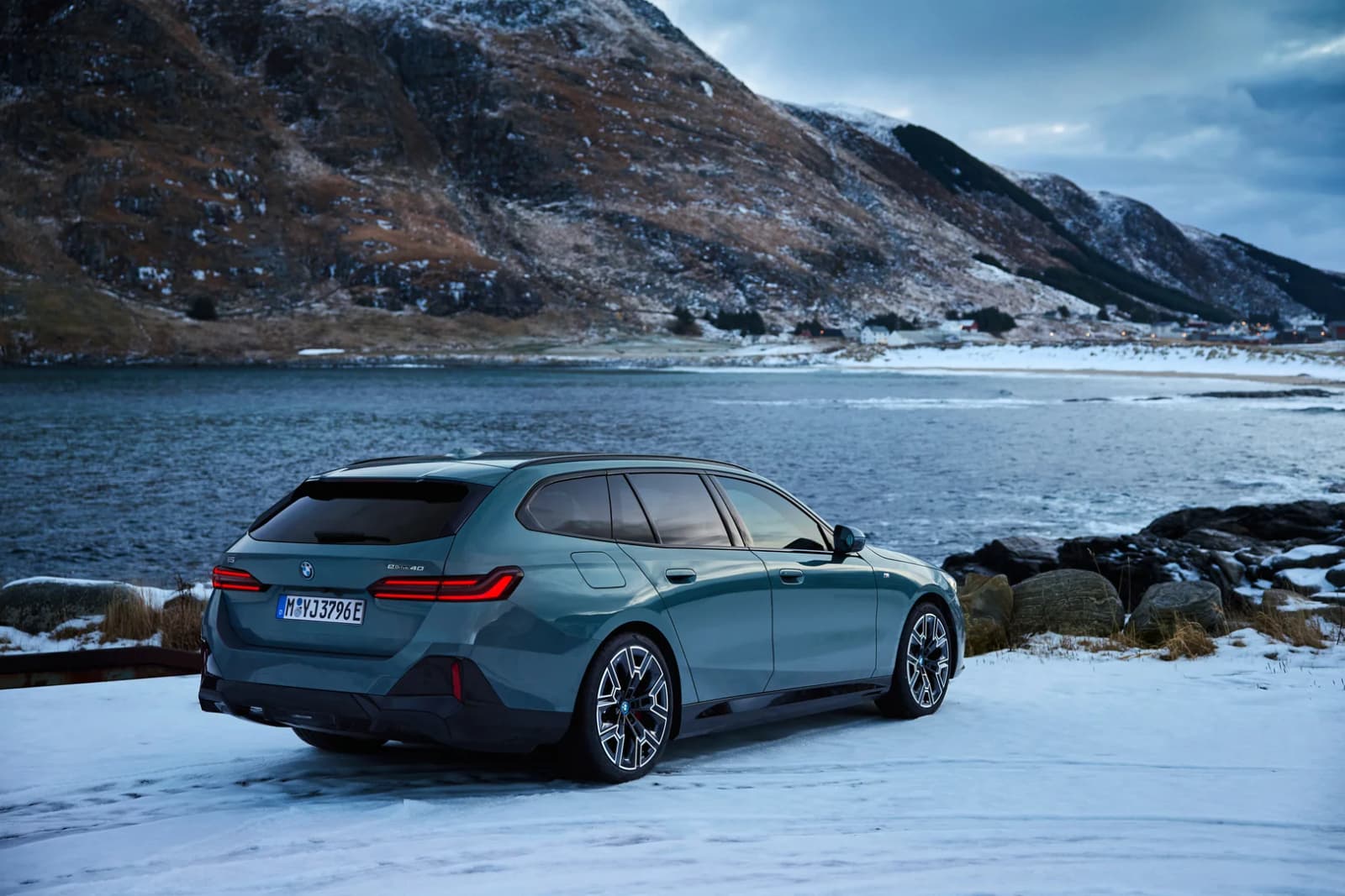 2026 BMW i5: Up to 593 hp, 627 km WLTP, 205 kW Charging, From EUR 70,900