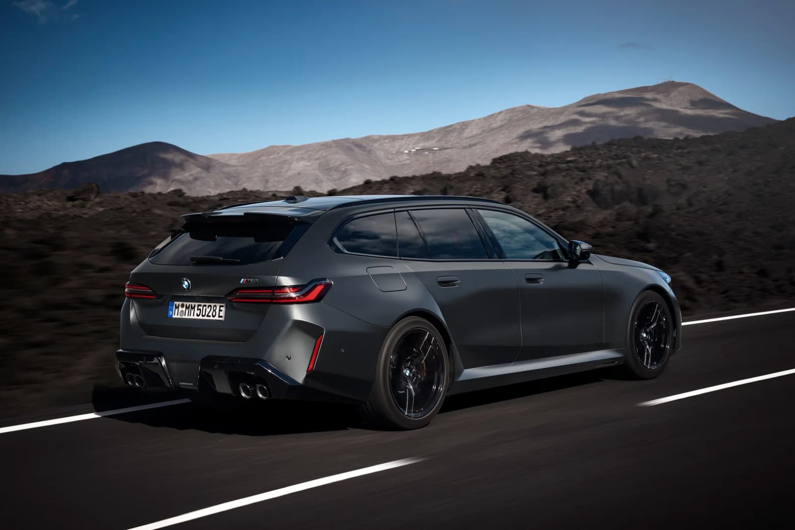 2026 BMW M5: 717 hp Plug-In Hybrid V8, 68 km Electric, From EUR 145,200