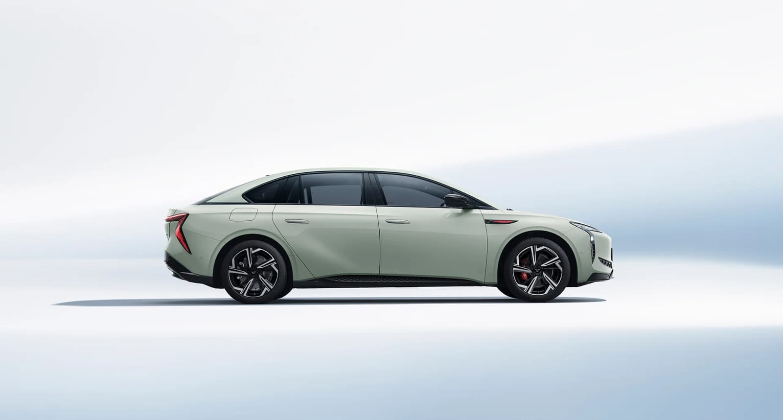 2026 Hongqi EH7 and EHS7: Up to 610 hp, 655 km WLTP, 250 kW Charging