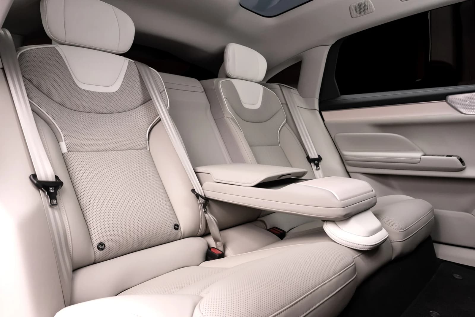 2027 Volvo ES90: Up to 671 hp, 702 km WLTP, From €71,490