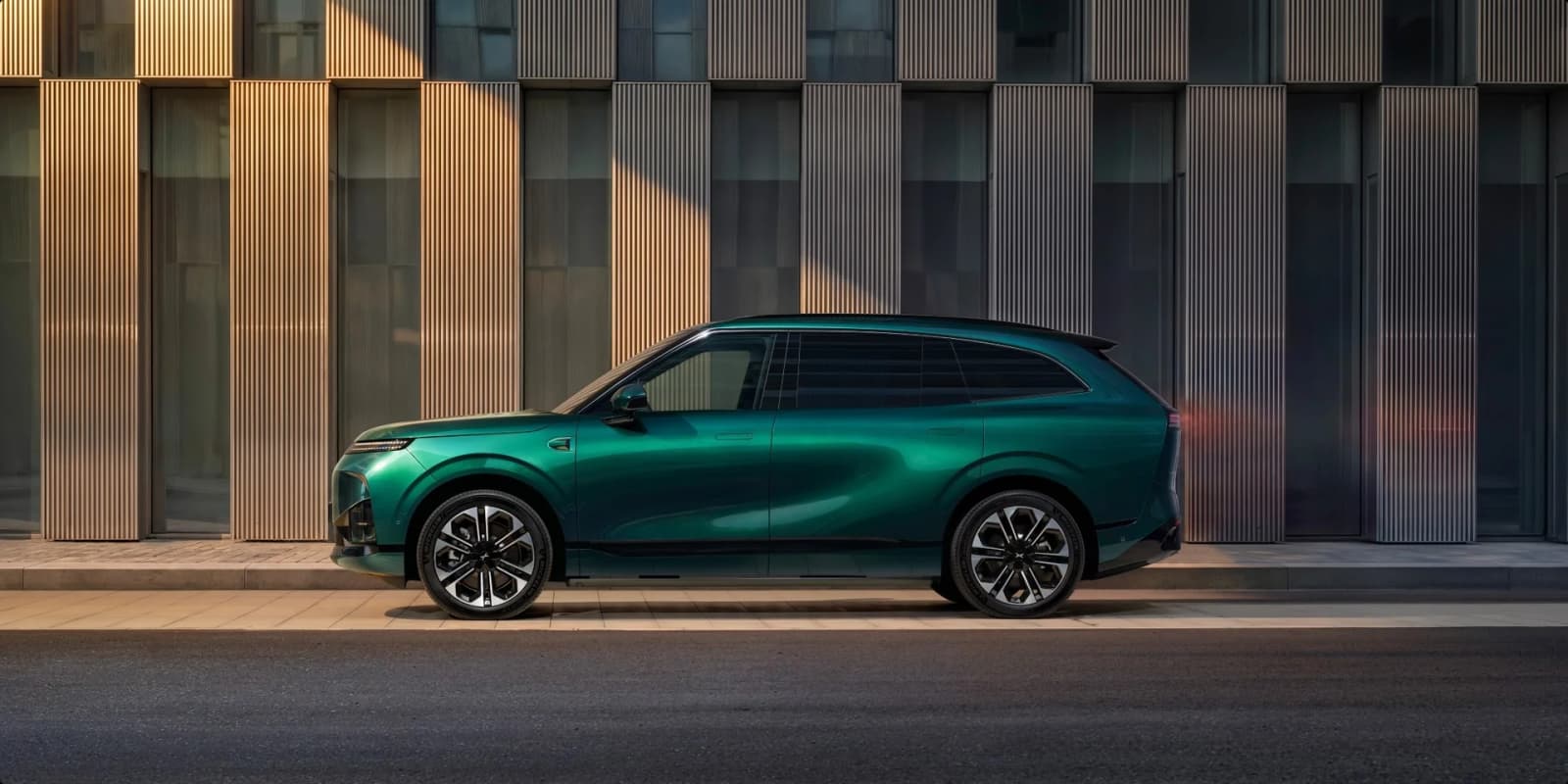2026 XPeng G9L Review: Quiet, Roomy and Soft, but Loose Above 80 km/h