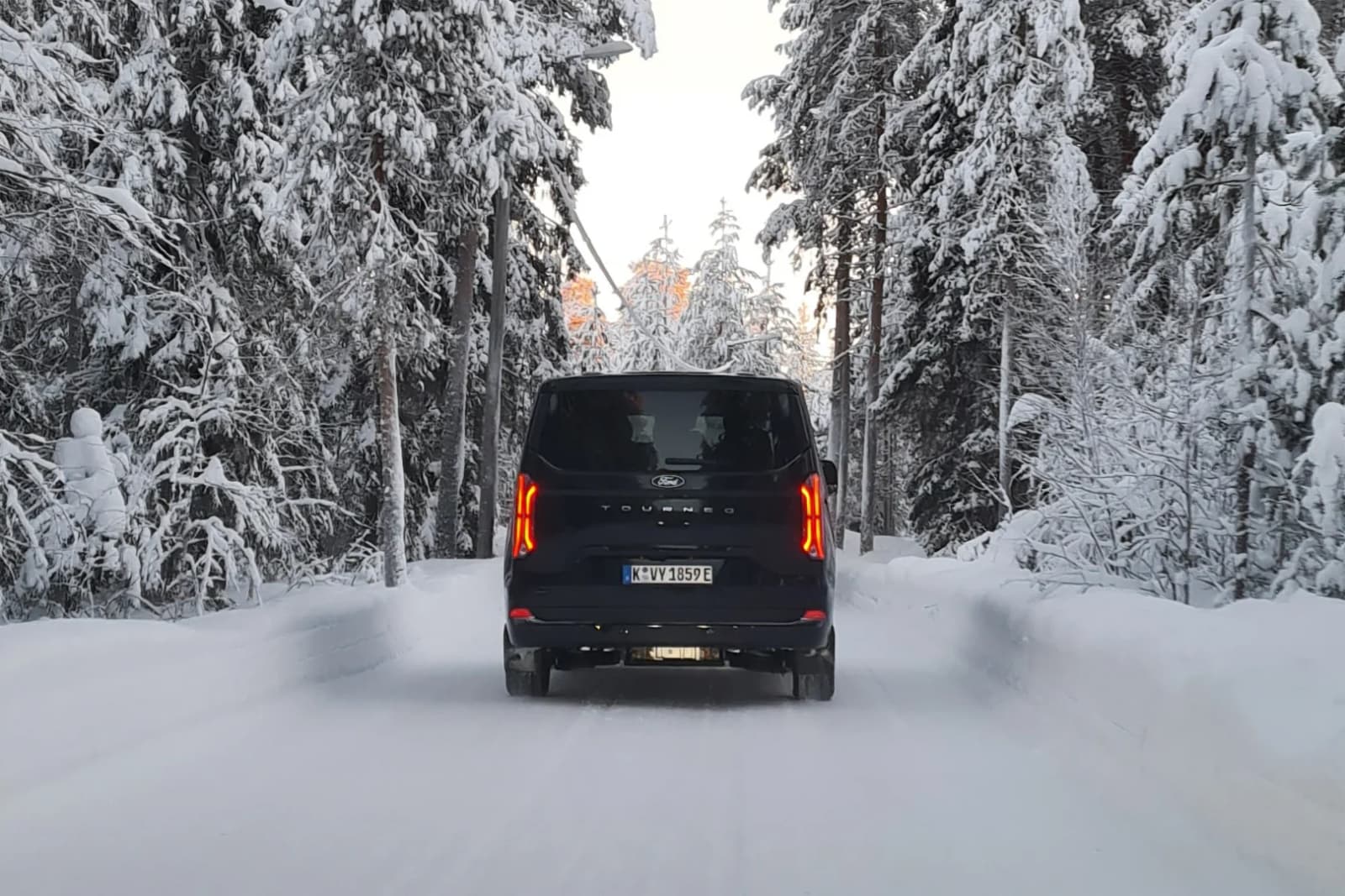 2026 Ford E-Transit Custom: 71 kWh, Up to 373 km WLTP, AWD