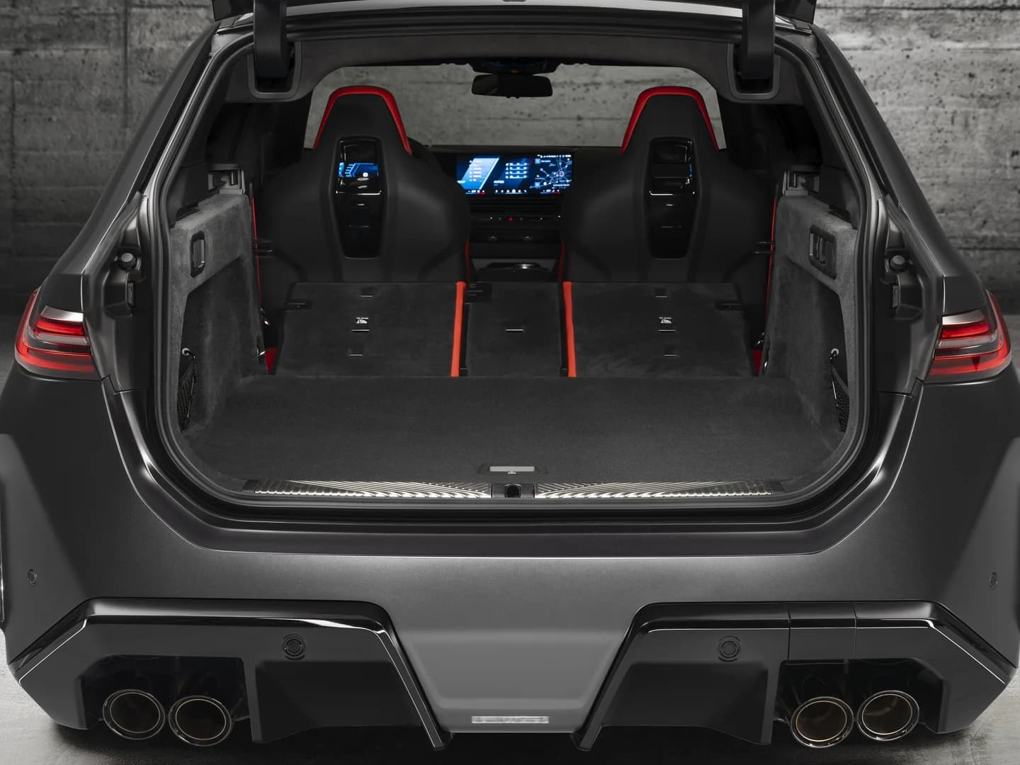 2026 BMW M5: 717 hp Plug-In Hybrid V8, 68 km Electric, From EUR 145,200
