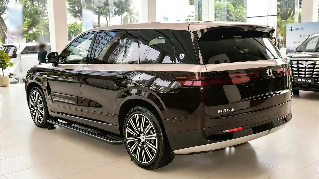 2026 BYD Denza N9: New Dark Gold Color Adds a Genuine Gold Badge