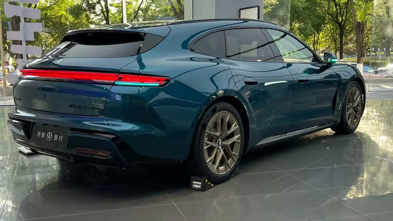 2026 SAIC Z7T: 80,000 Pre-Orders for the 905 km Huawei-Powered Electric Shooting Brake From $33,500 - View 2