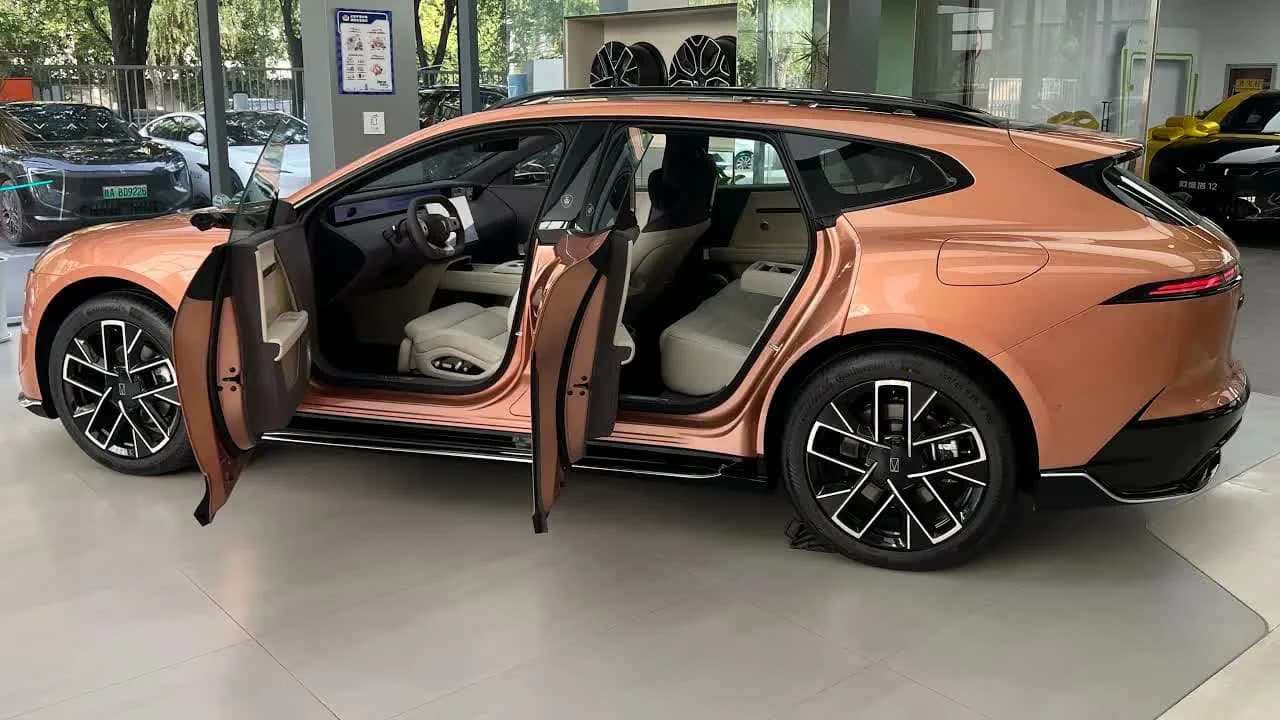Avatr 06T EV: A 741 km Huawei-Powered Electric Wagon With Up to 955 hp, From ~$31,900