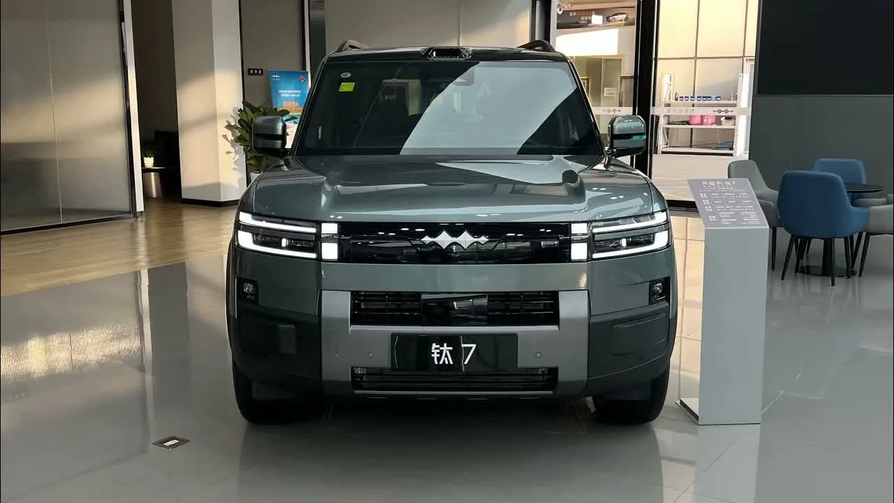 2026 BYD Leopard 7 PHEV Refresh: $25,300 Family Off-Roader Now Pairs With New 755 km BEV Sibling