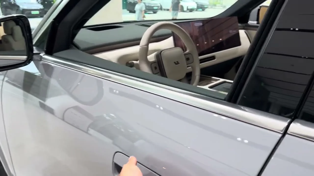 2026 Li Auto L9 Ultra: The Affordable 6-Seat REV Flagship, 420 km EV Range, From $66,600 - View 2