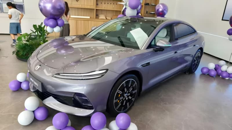 2026 Denza Z9S: 1,100 km Record-Range Sedan, From $47,100 - View 2