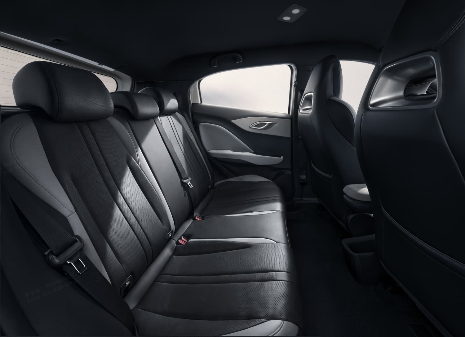 2026 BYD Dolphin Surf: Five Seats, 322 km WLTP, EUR 24,490 in Spain - View 2