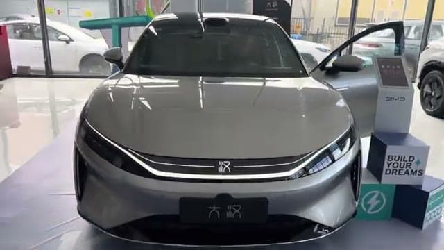 2026 BYD Da Han EV: 1008 km Flagship Sedan With 9-Minute Charging - View 2