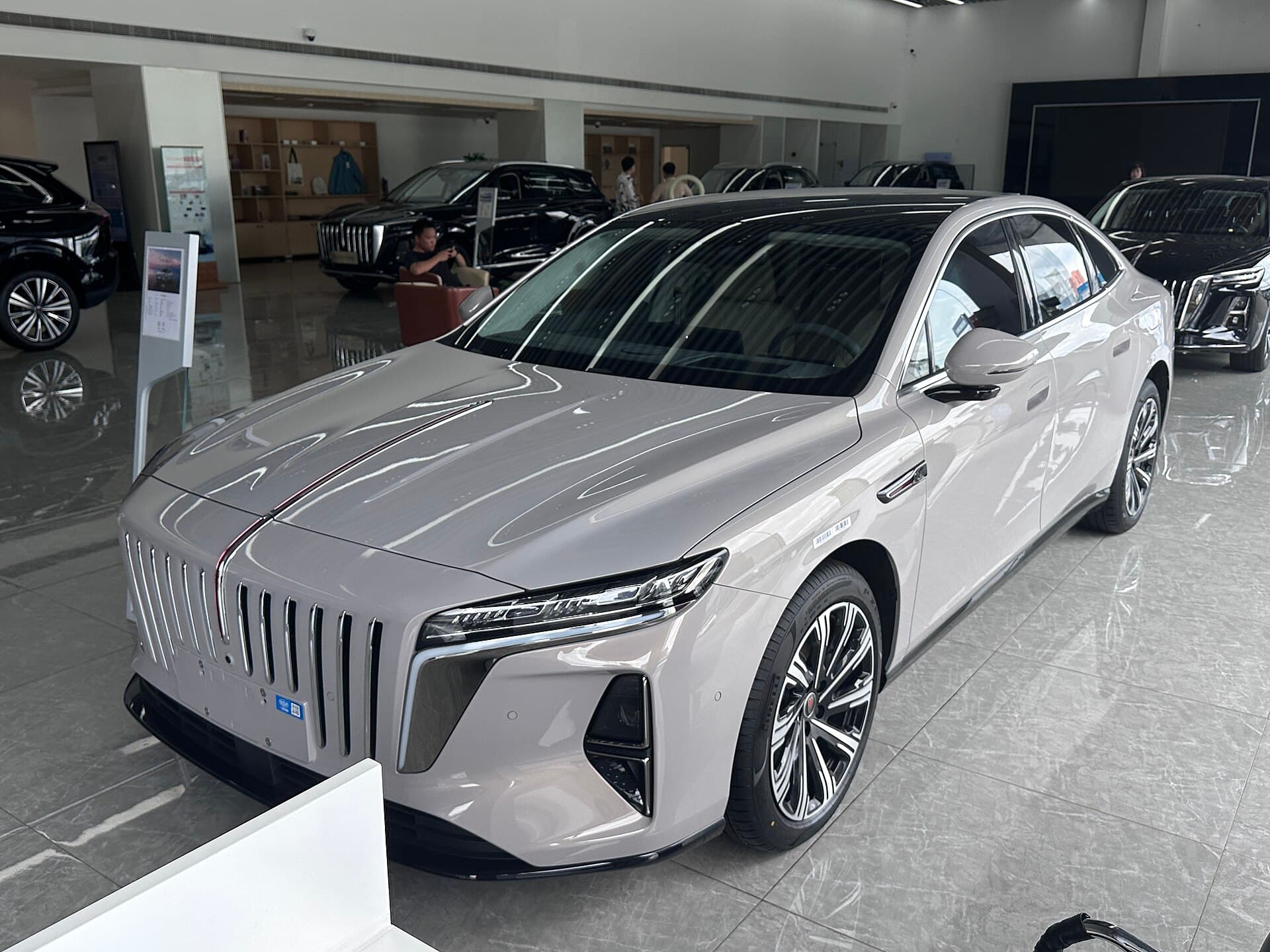 2026 Hongqi H7 PHEV: Sedan With Up To 1,954 km Range From $28,000