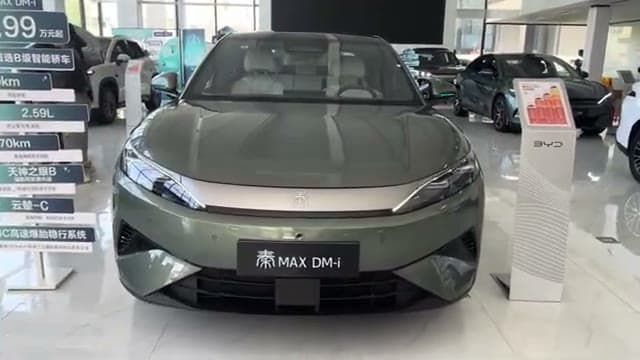 2026 BYD Qin Max DM-i: Up to 2,370 km Range Plug-In Sedan From $14,700 - View 2