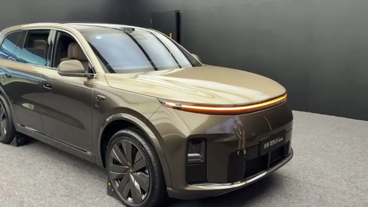 2026 Lixiang L9 Livis vs NIO ES9: Active-Suspension 6-Seat Flagship Showdown From $74,940 - View 2