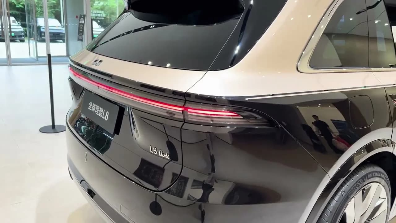2026 Li Auto L8 Livis: All-New 5-Seat REV Flagship With 430 km EV Range And 1,670 km Total - View 2