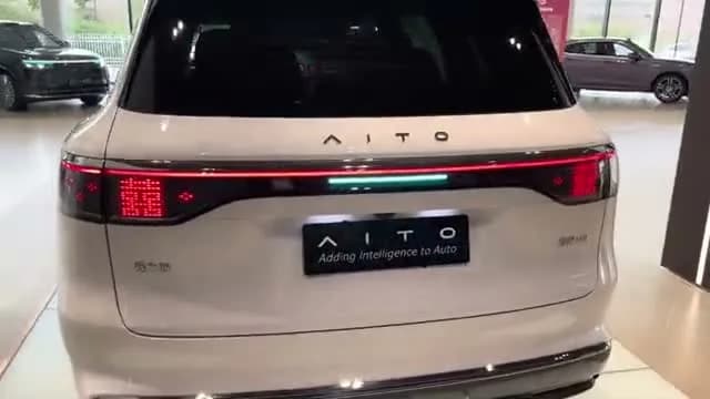 2026 AITO M8 REV: 6-Seat Family Flagship, Up to 526 hp, From $53,500 - View 3