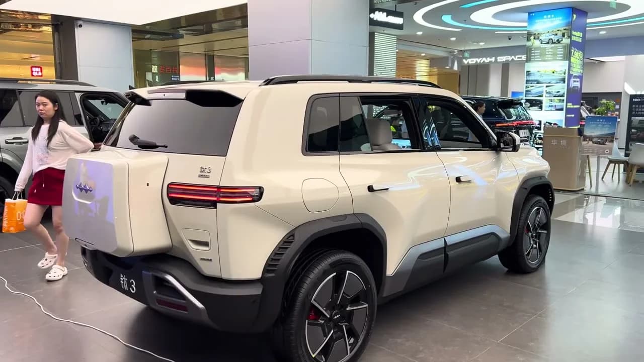 BYD Fangchengbao Tai 3: A 620 km Flash-Charging Electric Off-Roader From ~$22,400 - View 2
