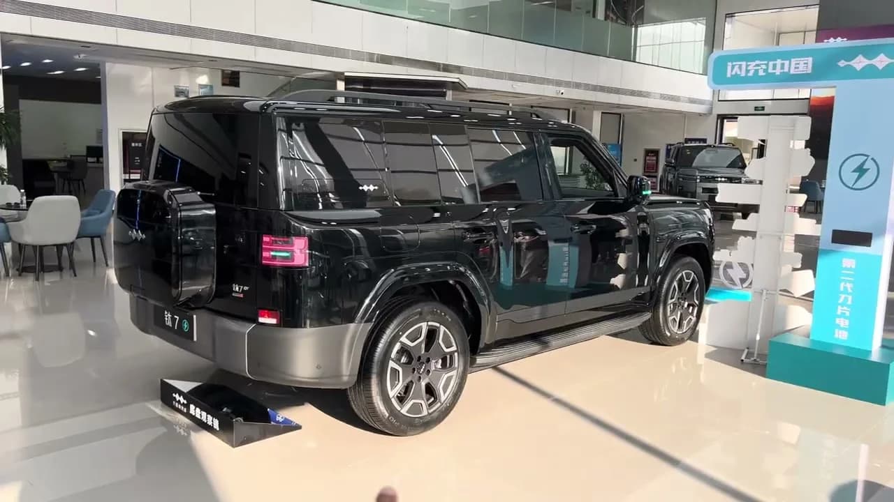 2026 BYD Leopard 7 EV: 755 km Range Defender-Style BEV With 1,500 kW Megawatt Charging From $27,800 - View 2