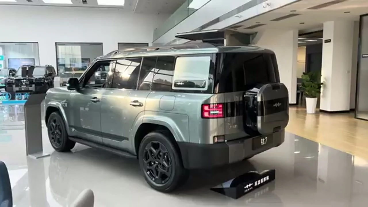 2026 BYD Leopard 7 PHEV Refresh: $25,300 Family Off-Roader Now Pairs With New 755 km BEV Sibling - View 2