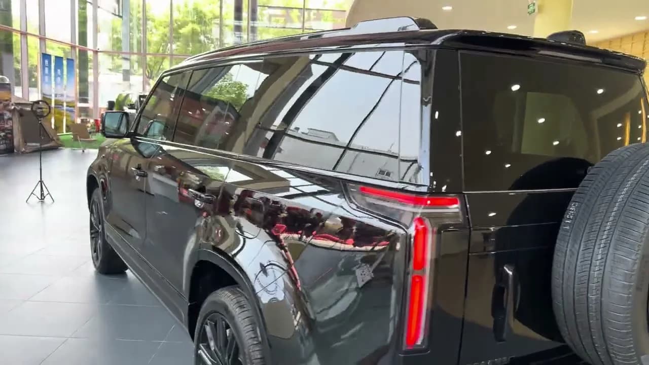2026 ROX Adamas 6-Seater REV: Defender-Style Off-Roader Undercuts BYD Leopard 8 By $20,000 - View 2